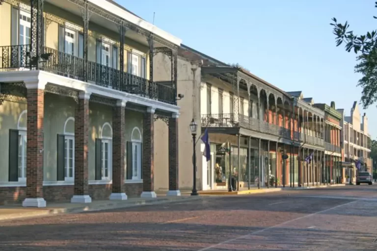 How Far is Natchitoches from Nacogdoches in a Straight Line?